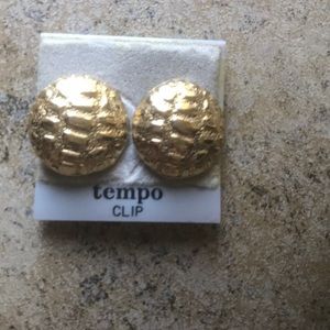 NWT Tempo - VINTAGE Lady gold button clip on earrings
